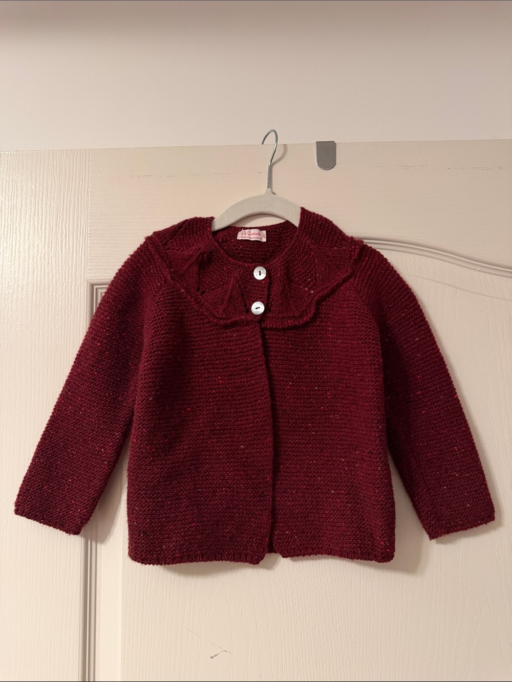 La coqueta Maroon Knit Cardigan Sweater with Decorative Collar